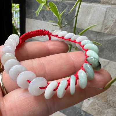 Vòng Tay Dây Đỏ Đồng Tiền Điếu Đá Cẩm Thạch Trắng Xanh Nhẹ Bóng Đẹp Nữ đeo tay may mắn xinh xắn tài lộc phù hợp cho những ai yêu thích sự đơn giản mà vẫn sang trọng ạ