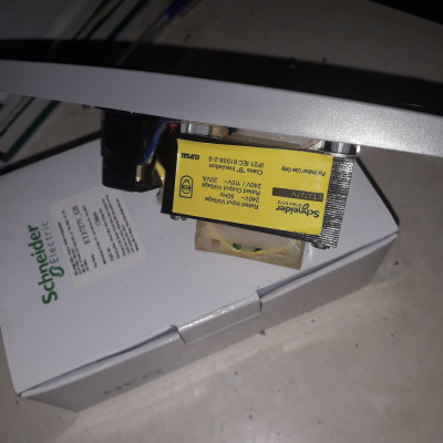 ET3727V GS Schneider Ổ cắm cạo râu 110/220 Vac | Chính hãng |