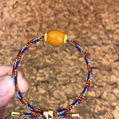 CHIẾC VÒNG TAY NỮ MỆNH KIM THỔ THỦY CHẤT LIỆU ĐÁ MÃ NÃO VÀNG DÂY MÀU ĐẸP FREE SIZE NỮ ĐEO ĐƯỢC HẾT Ạ