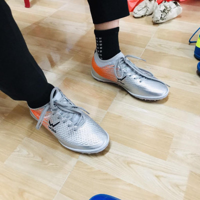 Mẫu giày bóng đá chính hãng cao cấp dành cho ae sân phủi wika Flash