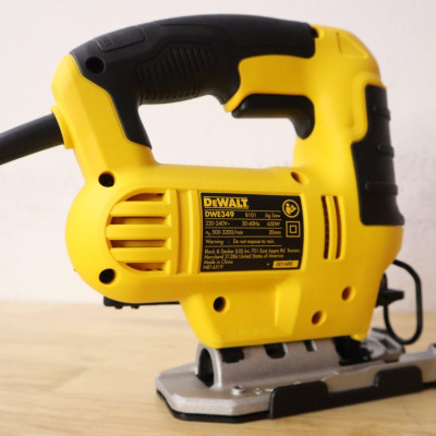 MÁY CƯA LỌNG CẦM TAY 650W DEWALT DWE349-B1- HÀNG CHÍNH HÃNG