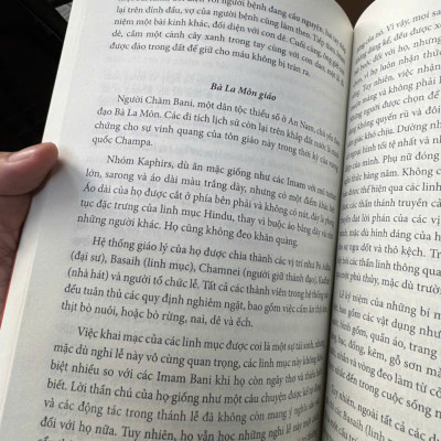 CON NGƯỜI VÀ NGHỆ THUẬT CHĂM – Jeanne Leuba – Trường Phương Books - NXB Thuận Hóa