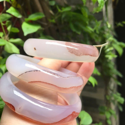 Vòng Mã Não Chu Sa Bản Hẹ Vân Ni 58mm Cao 15mm Dầy 7mm Màu Trắng Bóng Vân Nâu đẹp xinh xắn Nữ 55kg - 63kg đeo ạ