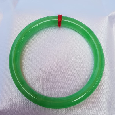 Vòng cẩm thạch Mới Lý 52mm x 7mm Vòng Xanh lá tươi 52kg - 56kg Nữ mệnh Mộc mệnh Hỏa Thủy đeo ạ