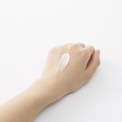 Kem Dưỡng Da Tay Không Mùi Hương Yuskin Hana Fragrance Free (Tuýp 50 G)