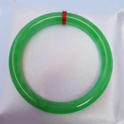 Vòng cẩm thạch Mới Lý 52mm x 7mm Vòng Xanh lá tươi 52kg - 56kg Nữ mệnh Mộc mệnh Hỏa Thủy đeo ạ