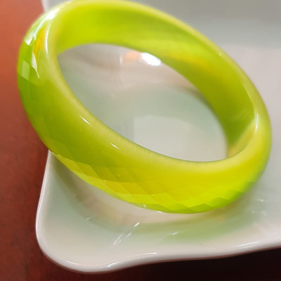 Vòng tay bản hẹ đá mắt mèo giác xanh đợt chuối tươi sáng mới đẹp lạ vòng Ni 55mm x Cao 15mm x dầy 7mm nữ mệnh mộc mệnh hoả 52kg - 56kg  đeo rẻ đẹp