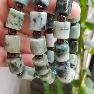 Vòng tay Nam kiểu đá Cẩm thạch tự nhiên xanh ngọt phối bi tròn đậm đẹp Size hạt 12mm dài 14mm hợp nam mệnh thủy mộc hỏa đeo ạ 