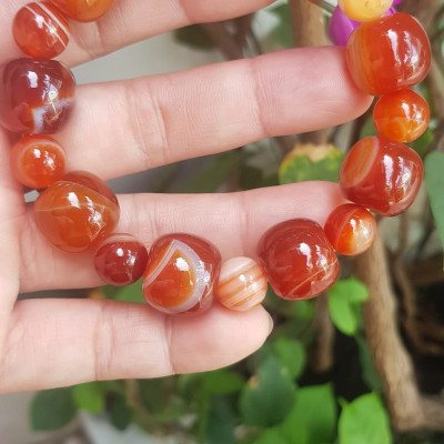 Vòng mã não đỏ kiểu hạt bầu tròn to 15mm nhỏ 10mm màu đỏ vân đẹp nam nữ mệnh hỏa mệnh thổ đeo đẹp ạ