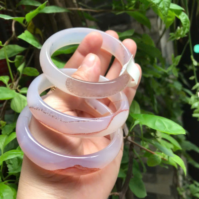 Vòng Mã Não Chu Sa Bản Hẹ Vân Ni 58mm Cao 15mm Dầy 7mm Màu Trắng Bóng Vân Nâu đẹp xinh xắn Nữ 55kg - 63kg đeo ạ