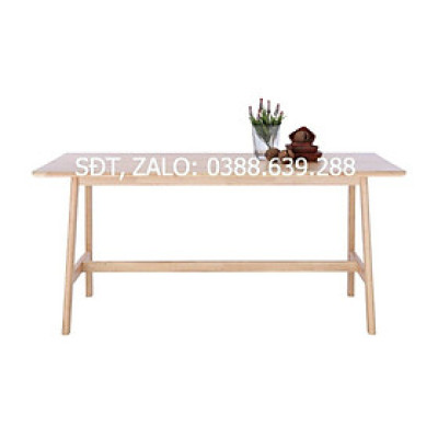 Bàn ăn SPIN kiểu đơn giản với gỗ tự nhiên nguyên khối cao cấp kèm gác chân tiện lợi, cạnh bàn được vát tròn an toàn