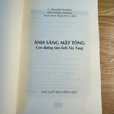 Sách - Ánh Sáng Mật Tông : Con Đường Tâm Linh Tây Tạng