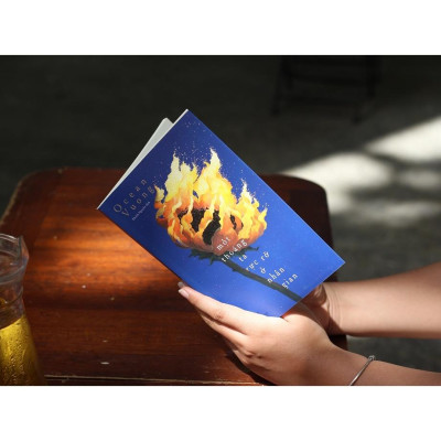 Sách - Một thoáng ta rực rỡ ở nhân gian (On earth we