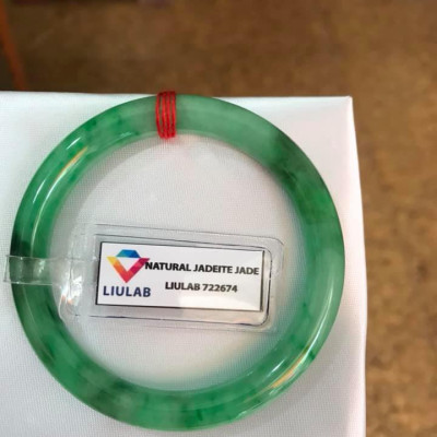 CHIẾC VÒNG NỮ LÝ VÂN A SỊN 49MM KÈM GIẤY KIỂM ĐỊNH LIULAB No 722674  CHẤT LIỆU 100% ĐÁ CẨM THẠCH THIÊN NHIÊN  MÀU XANH LÝ VÂN TƯƠI ĐẸP NỮ 45KG-51KG ĐEO SANG TAY Ạ