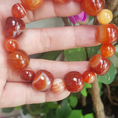 Vòng mã não đỏ kiểu hạt bầu tròn to 15mm nhỏ 10mm màu đỏ vân đẹp nam nữ mệnh hỏa mệnh thổ đeo đẹp ạ