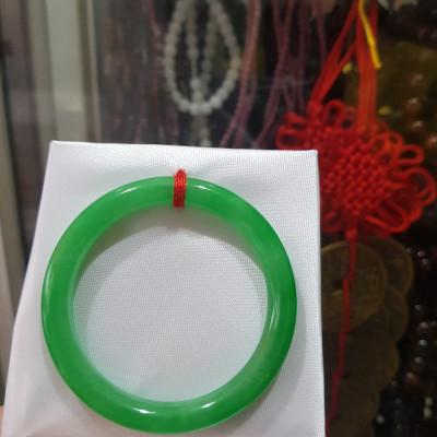 Vòng đeo Tay Đá Cẩm Thạch Lý K 48 Size vòng 48mm x dầy 7,2mm Xanh lá Nữ mệnh mộc hỏa thủy cân nặng 35kg - 48kg đeo đẹp ạ