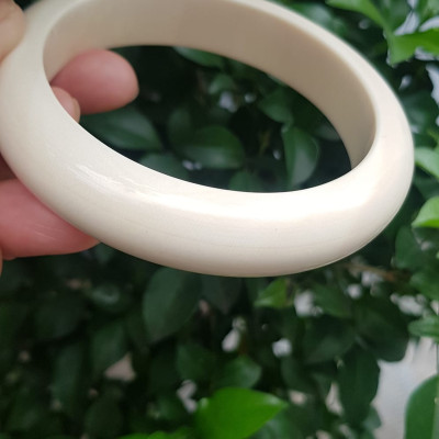 Vòng Tay Nam Bản hẹ Màu Trắng vân đẹp Ni 67mm x cao 16mm x dầy 11mm Nam tay tròn to nặng 78kg - 88kg đeo ạ