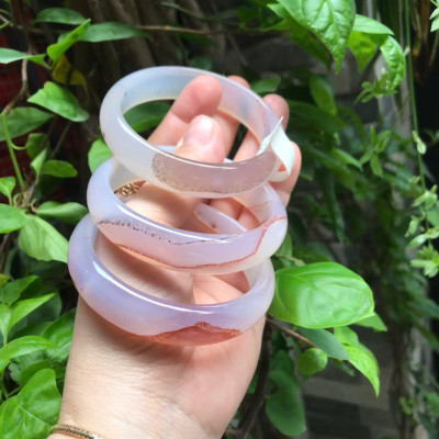 Vòng Mã Não Chu Sa Bản Hẹ Vân Ni 58mm Cao 15mm Dầy 7mm Màu Trắng Bóng Vân Nâu đẹp xinh xắn Nữ 55kg - 63kg đeo ạ