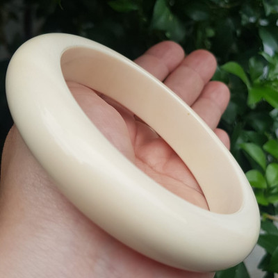 Vòng Tay Nam Bản hẹ Màu Trắng vân đẹp Ni 67mm x cao 16mm x dầy 11mm Nam tay tròn to nặng 78kg - 88kg đeo ạ