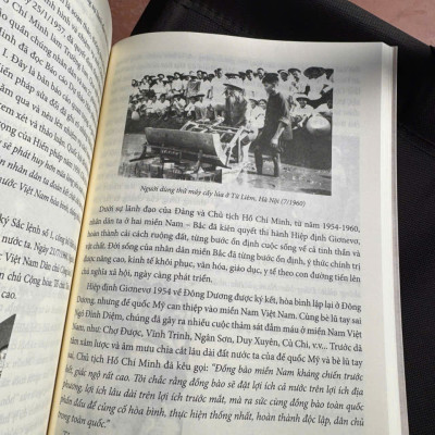 HỒ CHÍ MINH - HÀNH TRÌNH 79 MÙA XUÂN – Đỗ Hoàng Linh – Huy Hoàng Bookstore – NXB Văn Học