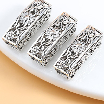 Charm bạc ống hình chữ nhật xỏ ngang họa tiết hoa lá - Ngọc Quý Gemstones