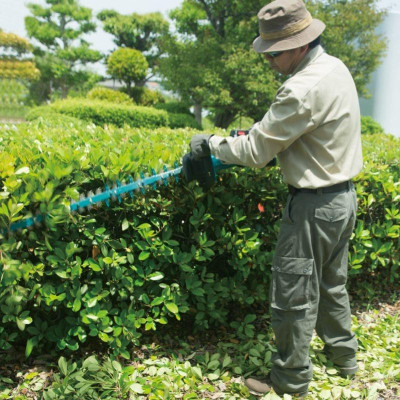 MÁY TỈA HÀNG RÀO MAKITA DÙNG PIN 18V 750 MM DUH752RT 750MM (SẠC NHANH, 1 PIN 18V 5.0 AH.) - HÀNG CHÍNH HÃNG