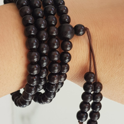 Vòng tay gỗ trầm hương đen nâu Size vòng 7mm thơm nhẹ kiểu quấn tay Anh Chị đeo kiểu quấn tay Đeo tay mình hay đeo 1 Cặp rất dễ thương ạ