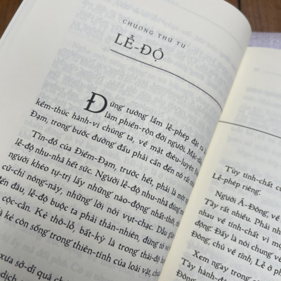 [ấn bản hoài cổ 2023 Thu Giang Nguyễn Duy Cần] CÁI DŨNG CỦA THÁNH NHÂN - Thu Giang Nguyễn Duy Cần - Nxb Trẻ – bìa mềm