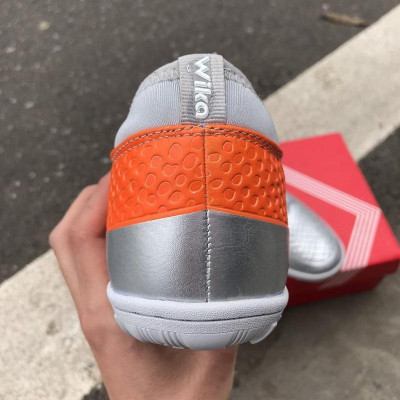 Giày bóng đá phủi WWWWika Flash đế TF bạc Hott 2022-2023