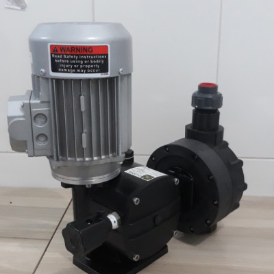 Bơm định lượng hóa chất NaOH, H2SO4, Javen, Polymer - FGM252B, lưu lượng tối đa 252 lít/giờ, công suất 0.37 kW