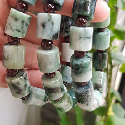 Vòng tay Nam kiểu đá Cẩm thạch tự nhiên xanh ngọt phối bi tròn đậm đẹp Size hạt 12mm dài 14mm hợp nam mệnh thủy mộc hỏa đeo ạ 