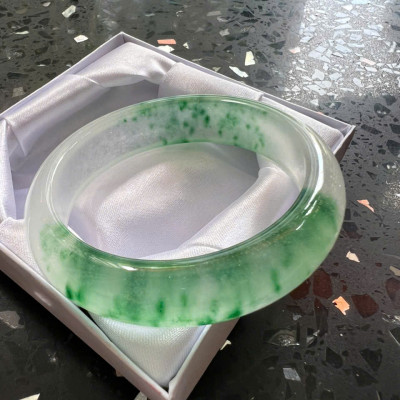 Vòng Tay Nữ Bản Hẹ Đá Mã Não DuLong Xanh Rong Biển Bông Bông Trắng Trong Bóng Đẹp Ni 55mm Cao 15mm Dầy 9mm Món quà tặng Nữ 53kg - 57kg đeo tay xinh rẻ đẹp ý nghĩa ạ 