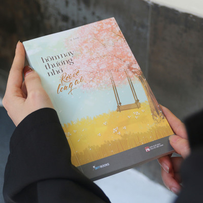 Hôm Nay Thương Nhớ Rơi Vỡ Lòng Ai - SkyBooks