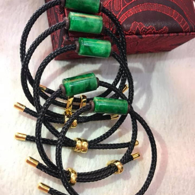 VÒNG TAY LU TRÚC XANH KIỂU ĐẬM BÓNG ĐẸP DÂY ĐEN MỚI CÓ KHOEN ĐẸP CHỈNH THEO TAY ĐƯỢC Ạ  CHẤT LIỆU 100% ĐÁ CẨM THẠCH THIÊN NHIÊN  NỮ MỆNH THỦY MỘC HỎA LÊN TAY RẤT XINH XẮN Ạ