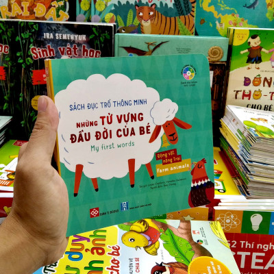 Sách Đục Trổ Thông Minh - Những Từ Vựng Đầu Đời Của Bé - My First Words- Động Vật Nông Trại - Farm Animals