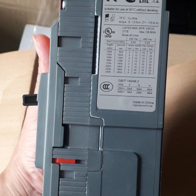 Cầu dao EZC250F3250 dạng khối Schneider 400/415V 3P 250A Icu 18kA Chính hãng