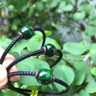 Vòng Tay Đá Cẩm thạch lu TRÒN xanh đậm dây đen kiểu xinh xắn bóng đẹp lắm Chất liệu hạt lu 100% đá cẩm thạch tự nhiên Hợp Nữ mệnh Thủy, Mộc, Hỏa ạ