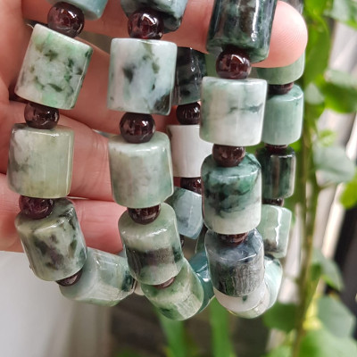 Vòng tay Nam kiểu đá Cẩm thạch tự nhiên xanh ngọt phối bi tròn đậm đẹp Size hạt 12mm dài 14mm hợp nam mệnh thủy mộc hỏa đeo ạ 