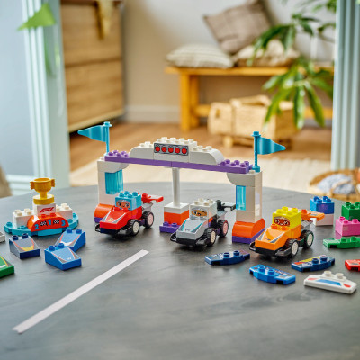 LEGO DUPLO 10445 Đồ Chơi Lắp Ráp Cuộc Đua Xe Kỳ Thú (70 chi tiết)