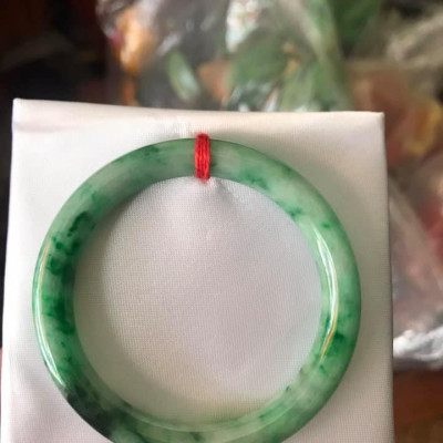 VÒNG VIP LÝ SƠN THUỶ SAO 48 dầy 7mm  ĐÁ CẨM THẠCH TỰ NHIÊN MÀU XANH BÔNG  MƯỢT LÊN TAY ĐEO RẤT SANG NỮ TAY NHỎ MẠNG MỘC HỎA 35KG ĐẾN 49KG ĐEO 