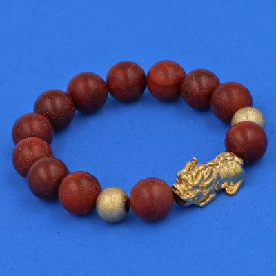 Vòng tay Gỗ Đỏ 12 ly - cẩn Tỳ Hưu Phong Thủy inox vàng VGOTHHBV12