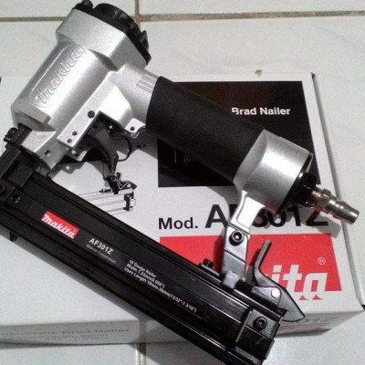 MÁY BẮN ĐINH HƠI (100PCS) MAKITA AF301Z- HÀNG CHÍNH HÃNG