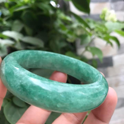 Vòng Tay Bản Hẹ Ni54 Mới Đẹp Đá Thạch Anh Xanh Tự Nhiên Màu Xanh Dâu Xanh Xanh Hy Vọng Size 54mm x bản cao 15mm Chuẩn Hợp Nữ mệnh Mộc Hỏa Thủy Nặng 53kg - 64kg đeo ạ