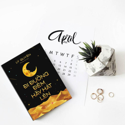 Sách -  Đi Đường Đêm Hãy Hát Lên