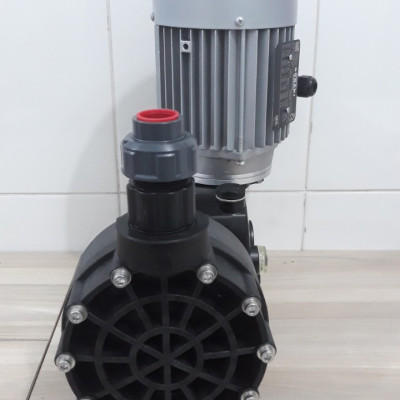 Bơm định lượng hóa chất NaOH, H2SO4, Javen, Polymer - FGM252B, lưu lượng tối đa 252 lít/giờ, công suất 0.37 kW