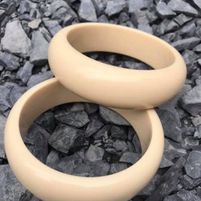 VÒNG TO LẮM TAY NAM GIẢ NGÀ HAY GỌI LÀ XƯƠNG MỸ NGHỆ BẢN TRƠN DẦY  VÒNG NI 72mm x CAO 22mm x DẦY 11mm  DÀNH CHO CÁC ANH NAM TAY LỚN 90kg-100kg ĐEO ĐẸP Ạ