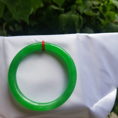 Vòng tay đá cẩm thạch Lý K 49A Sao size 49mm x 7mm  Màu xanh lá bóng đẹp mạng Mộc Hỏa ạ  Nữ tay nhỏ 45kg - 49kg đeo trẻ đẹp ạ