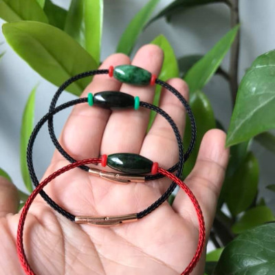 Vòng Tay Đá Cẩm thạch lu xanh dài đậm nhỏ dây đen đỏ kiểu xinh xắn đẹp lắm luôn Chất liệu hạt lu 100% đá cẩm thạch tự nhiên Hợp Nữ mệnh Thủy Mộc Hỏa ạ freesize tất cả nữ đeo được hết ạ