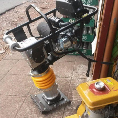 MÁY ĐẦM CÓC HÌNH TRỤ 4.8 KW (6.5 HP) TOTAL TP880-2 - HÀNG CHÍNH HÃNG