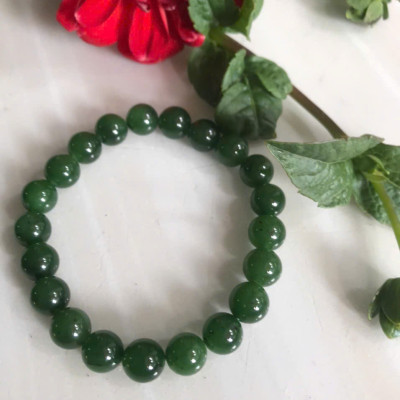 Vòng Đeo Tay chuỗi đá Ngọc Phật Xanh Ngọc bích bóng đẹp size hạt 9,5mm xinh lắm món quà tặng Mẹ , tặng vợ , tặng người thân ý nghĩa ạ 